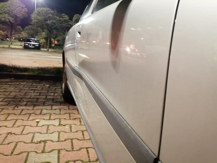 Czytelniczka szuka sprawcy szkody, który uszkodził jej samochód na parkingu przy Al. Grunwaldzkiej