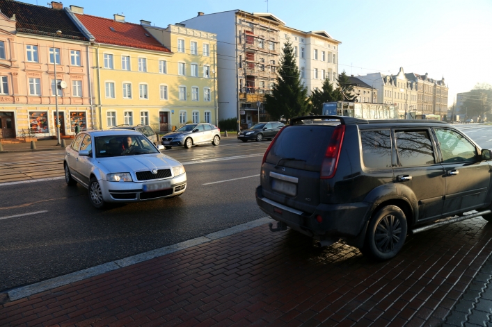 Al. Grunwaldzka. Skręt w tymczasową drogę objazdową
