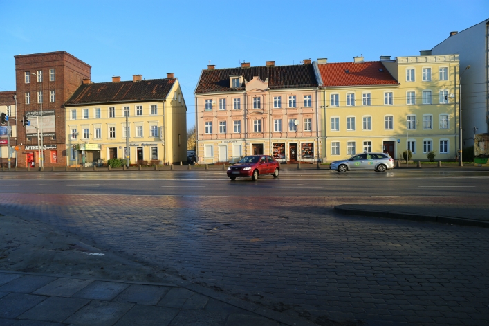 Al. Grunwaldzka. Skręt w tymczasową drogę objazdową