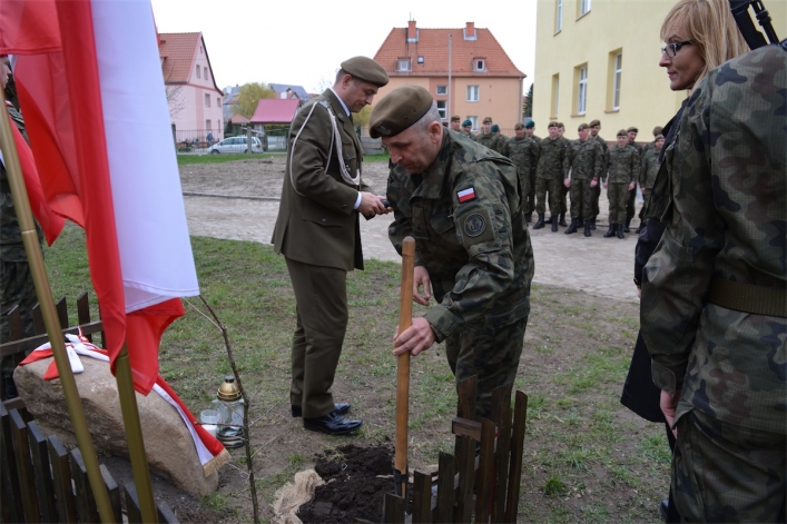 Dąb pamięci w nowej jednostce