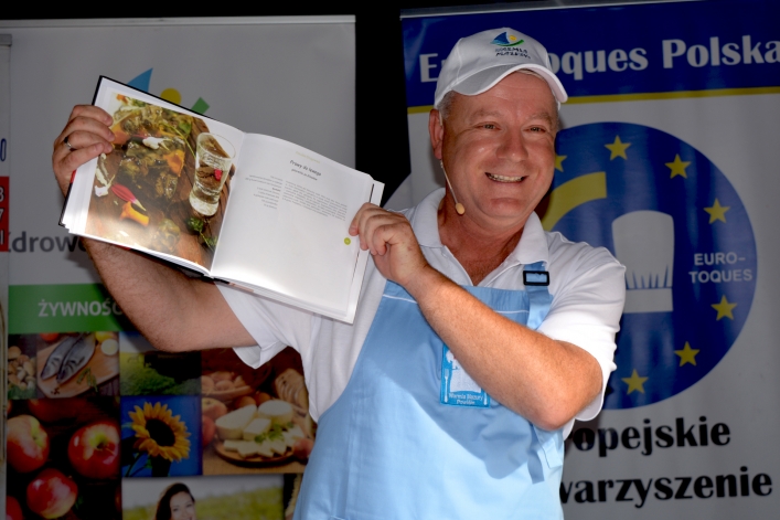 Dania ze ślimaków przyrządzali na elbląskiej starówce sam prezydent i przewodniczący sejmiku!