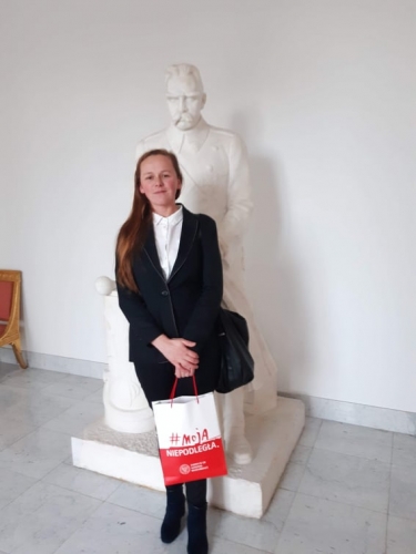 Dorota Kujawa-Weinke z SP nr 21 w Elblągu otrzymała zaproszenie do  Belwederu na prezentację serii 
