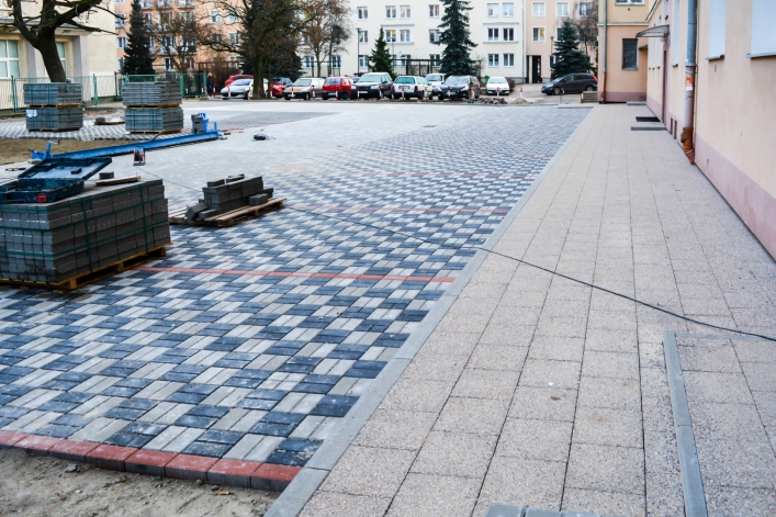 Droga osiedlowa przy ul. Giermków: powstają miejsca postojowe