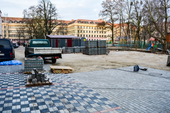 Droga osiedlowa przy ul. Giermków: powstają miejsca postojowe