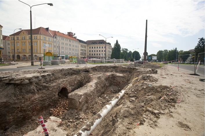 Drogowcy odkopali fortyfikacje. Prace na Pocztowej czasowo wstrzymane