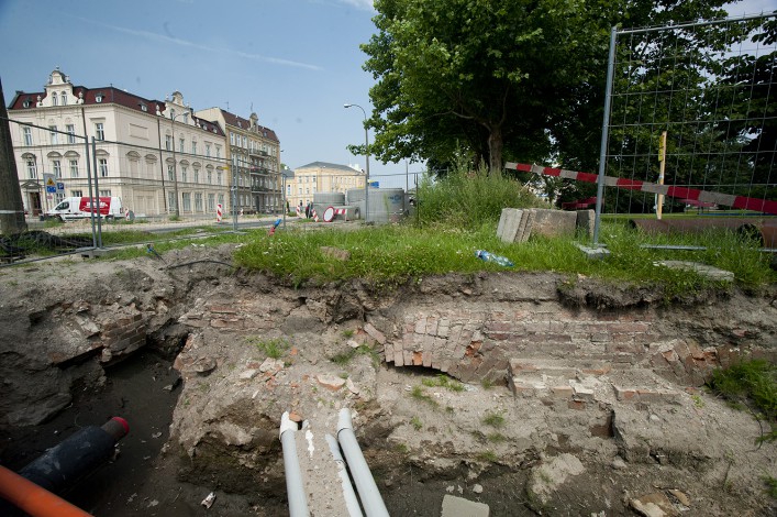 Drogowcy odkopali fortyfikacje. Prace na Pocztowej czasowo wstrzymane