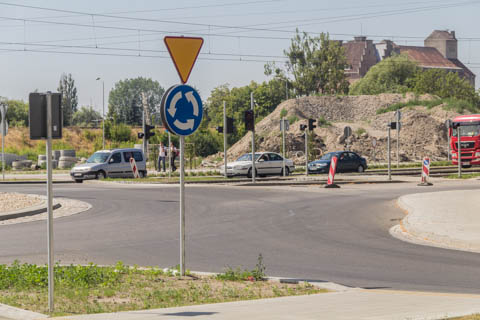 Dwa nowe ronda dwupasmowe w Elblągu. Jak się po nich poruszać?