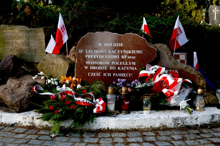 Działacze i sympatycy PO oddali hołd ofiarom katastrofy smoleńskiej 