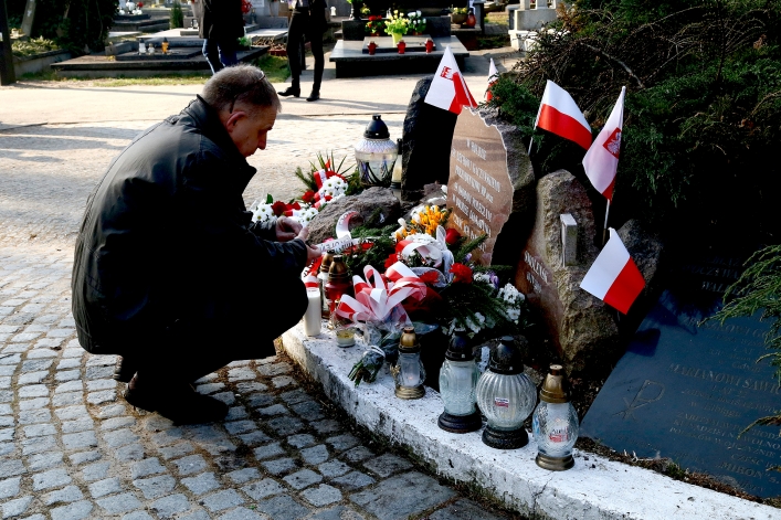 Działacze i sympatycy PO oddali hołd ofiarom katastrofy smoleńskiej 