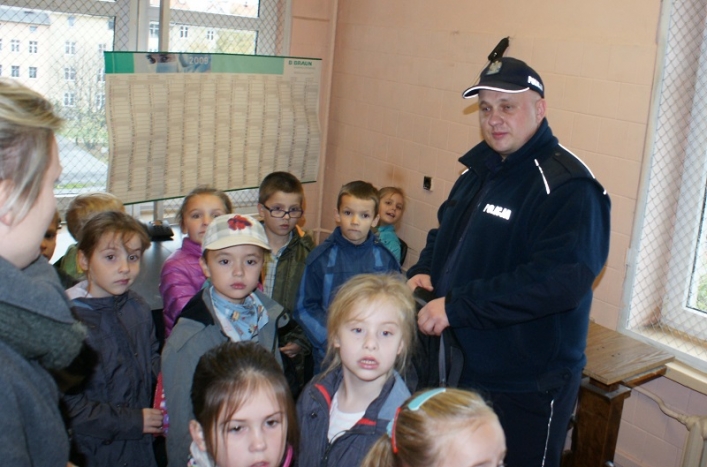 Dzieci i młodzież odwiedziły elbląską komendę Policji