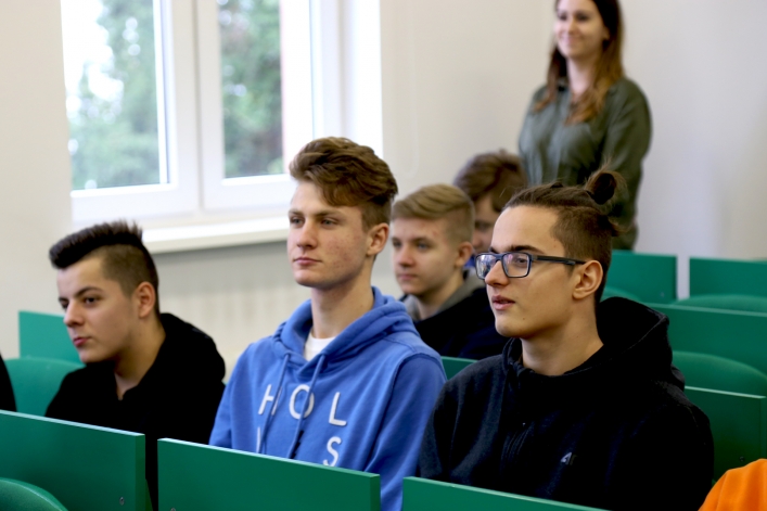 Dziecka prawa to nie zabawa. Apel w Akademickiej Szkole Podstawowej w Elblągu