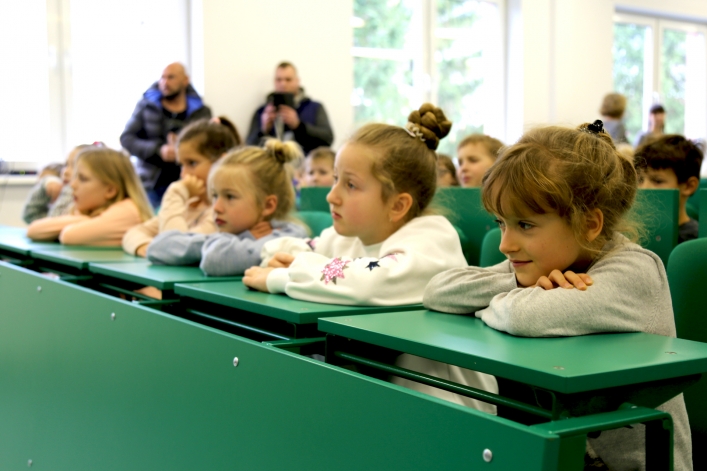 Dziecka prawa to nie zabawa. Apel w Akademickiej Szkole Podstawowej w Elblągu