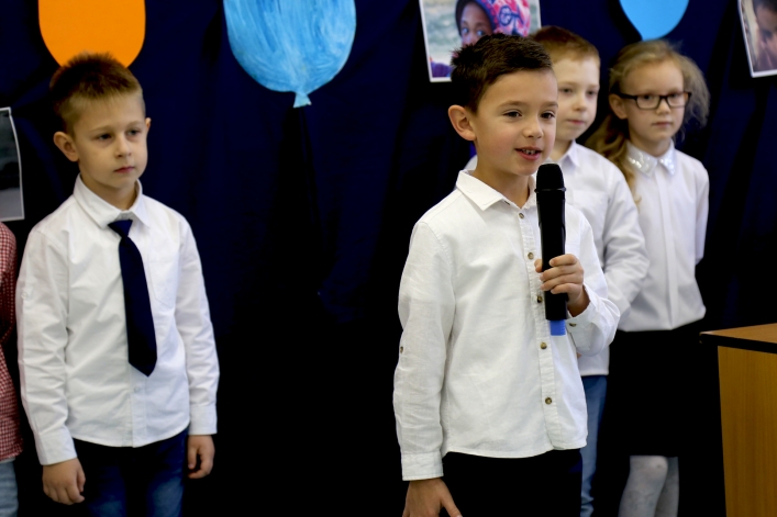 Dziecka prawa to nie zabawa. Apel w Akademickiej Szkole Podstawowej w Elblągu