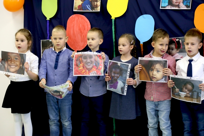 Dziecka prawa to nie zabawa. Apel w Akademickiej Szkole Podstawowej w Elblągu