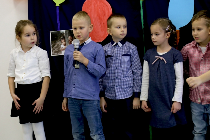  Dziecka prawa to nie zabawa. Apel w Akademickiej Szkole Podstawowej w Elblągu