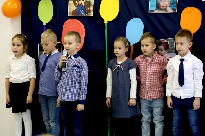 Dziecka prawa to nie zabawa. Apel w Akademickiej Szkole Podstawowej w Elblągu