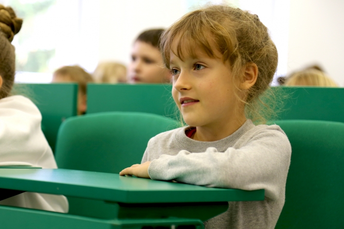 Dziecka prawa to nie zabawa. Apel w Akademickiej Szkole Podstawowej w Elblągu