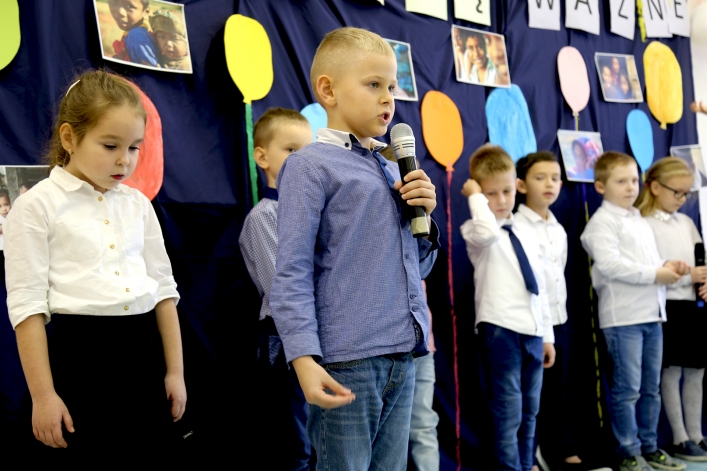 Dziecka prawa to nie zabawa. Apel w Akademickiej Szkole Podstawowej w Elblągu
