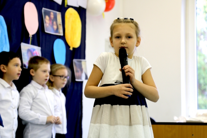 Dziecka prawa to nie zabawa. Apel w Akademickiej Szkole Podstawowej w Elblągu