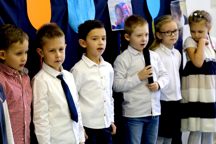 Dziecka prawa to nie zabawa. Apel w Akademickiej Szkole Podstawowej w Elblągu