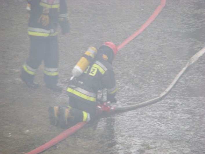 Dziś rano wybuchł pożar przy Żyrardowskiej. Strażacy ugasili ogień
