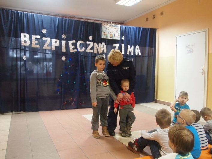Bezpieczne zabawy zimą