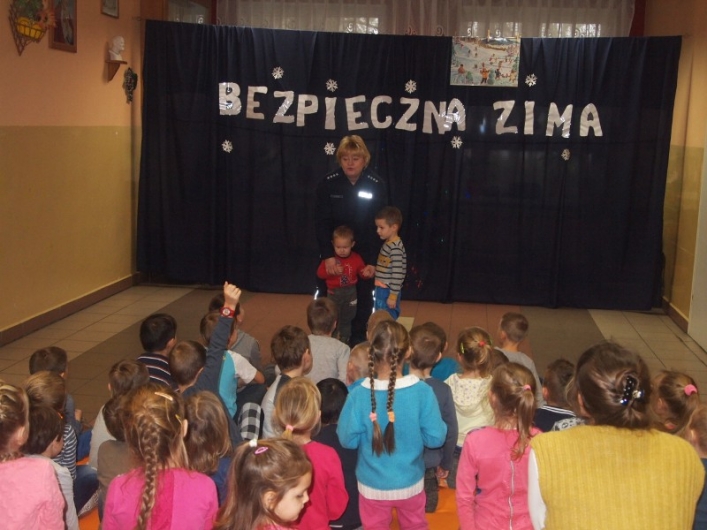 Bezpieczne zabawy zimą
