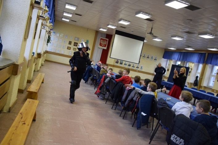 Elbląg. Dzieci odwiedziły elbląską komendę policji