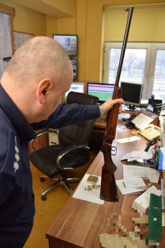 Elbląg: Karabin zamurowany w ścianie