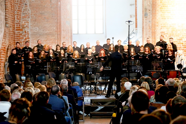 Elbląg. Owacja na stojąco dla wykonawców Requiem  Mozarta