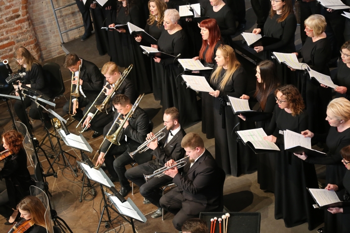 Elbląg. Owacja na stojąco dla wykonawców Requiem  Mozarta