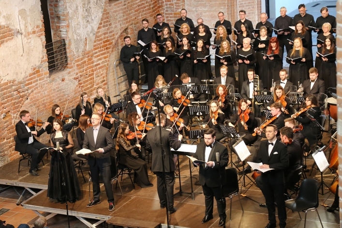 Elbląg. Owacja na stojąco dla wykonawców Requiem  Mozarta