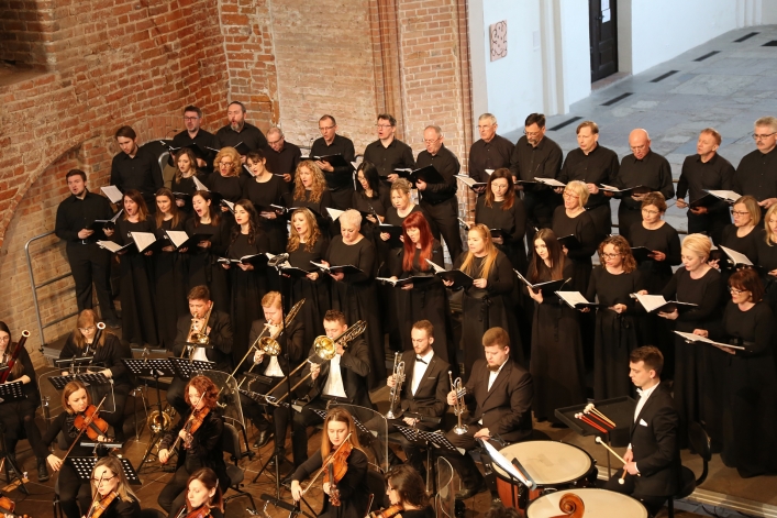Elbląg. Owacja na stojąco dla wykonawców Requiem  Mozarta