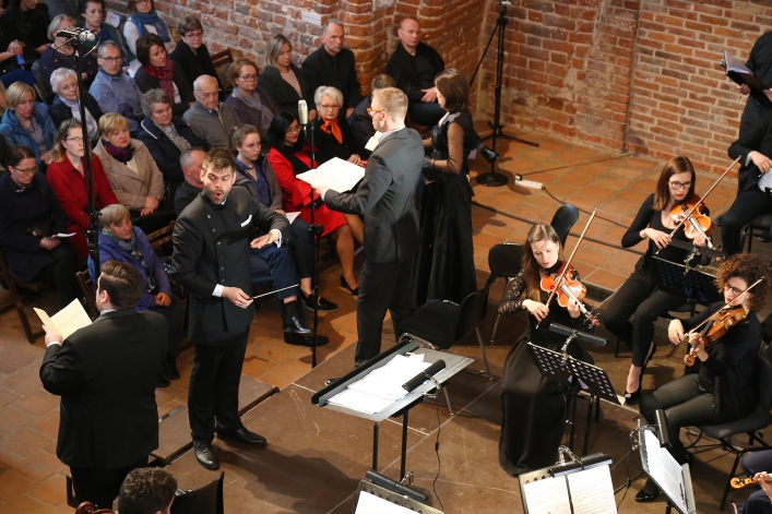 Elbląg. Owacja na stojąco dla wykonawców Requiem  Mozarta