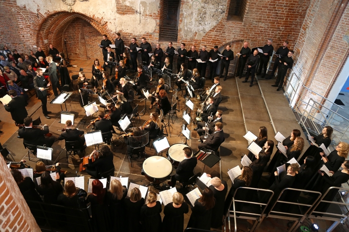 Elbląg. Owacja na stojąco dla wykonawców Requiem  Mozarta
