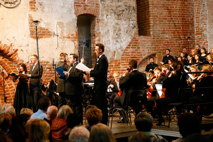 Elbląg. Owacja na stojąco dla wykonawców Requiem  Mozarta