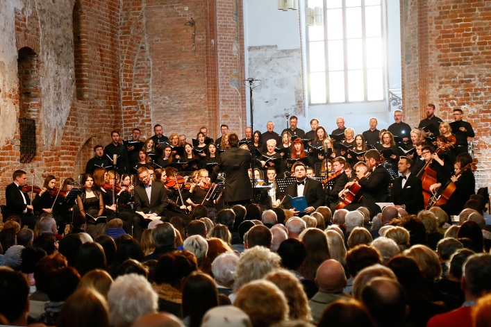 Elbląg. Owacja na stojąco dla wykonawców Requiem  Mozarta