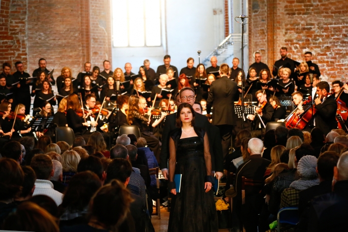 Elbląg. Owacja na stojąco dla wykonawców Requiem  Mozarta