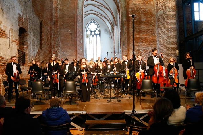 Elbląg. Owacja na stojąco dla wykonawców Requiem  Mozarta