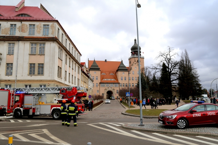 Elbląg. Podejrzenie o podłożeniu bomby i ewakuacja (+ zdjęcia)