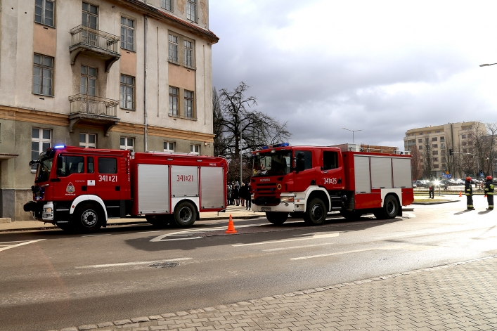 Elbląg. Podejrzenie o podłożeniu bomby i ewakuacja (+ zdjęcia)