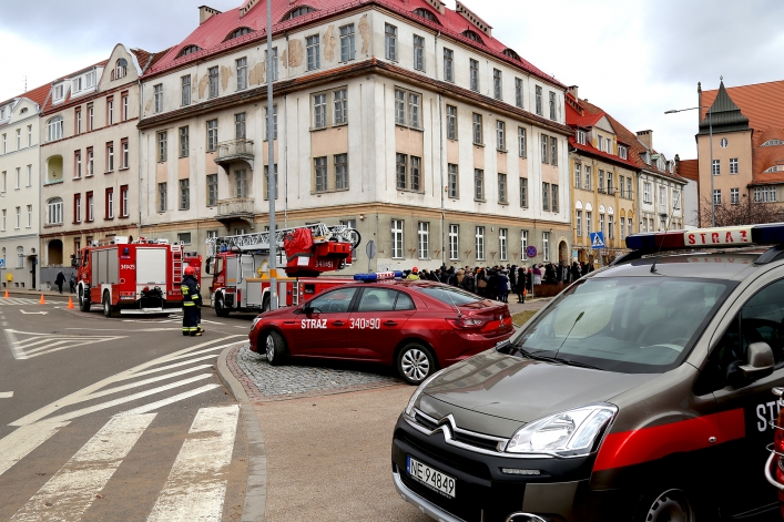 Elbląg. Podejrzenie o podłożeniu bomby i ewakuacja (+ zdjęcia)