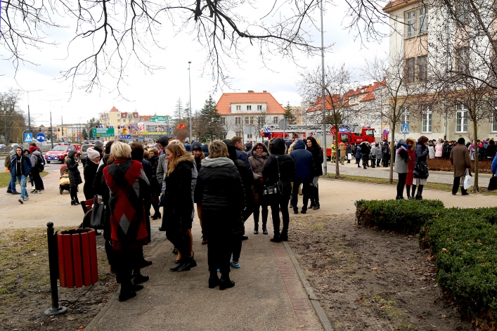 Elbląg. Podejrzenie o podłożeniu bomby i ewakuacja (+ zdjęcia)