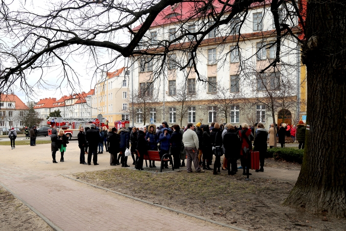 Elbląg. Podejrzenie o podłożeniu bomby i ewakuacja (+ zdjęcia)