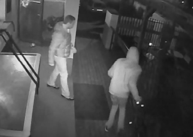 Elbląg: Policjanci szukają sprawców kradzieży roweru. Pomóż ustalić tych mężczyzn...