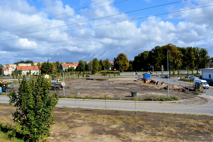 Elbląg. Sprawdź jakie sklepy będą w nowym parku handlowym. Rozpoczęto budowę 