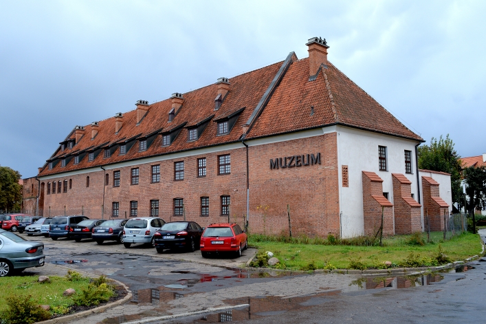 Elbląg. Tajemnicze dokumenty znaleźli robotnicy podczas remontu skarbówki 