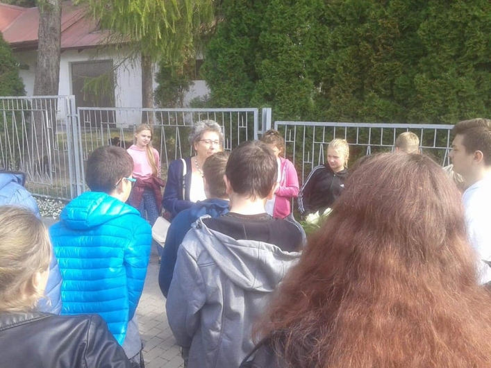 Elbląg. Uczniowie Jedynki złożyli kwiaty na grobie Generała Nieczuja-Ostrowskiego