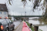 Elbląg. Wandal pociął nożem rękawy przeciwpowodziowe (+zdjęcia)
