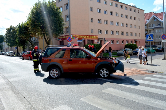 Zderzenie motocykla z samochodem osobowym na skrzyżowaniu ul. Miciekiwcza i Ogrodowej
